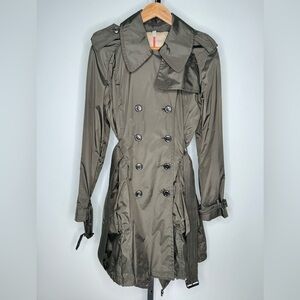 Burberry Women's Raincoat - Classic Elegance for Rainy Days 🌧️
